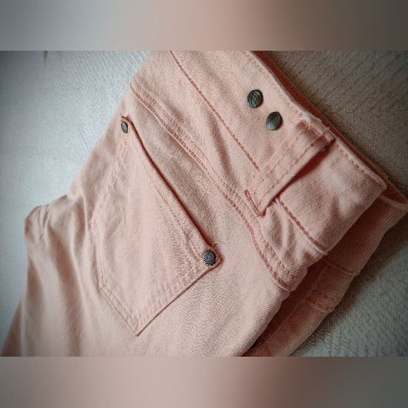Brand New CAbi "Creamsicle" Cropped Jeans #329, Peach Color Mid Rise, Size 6 - Picture 6 of 14